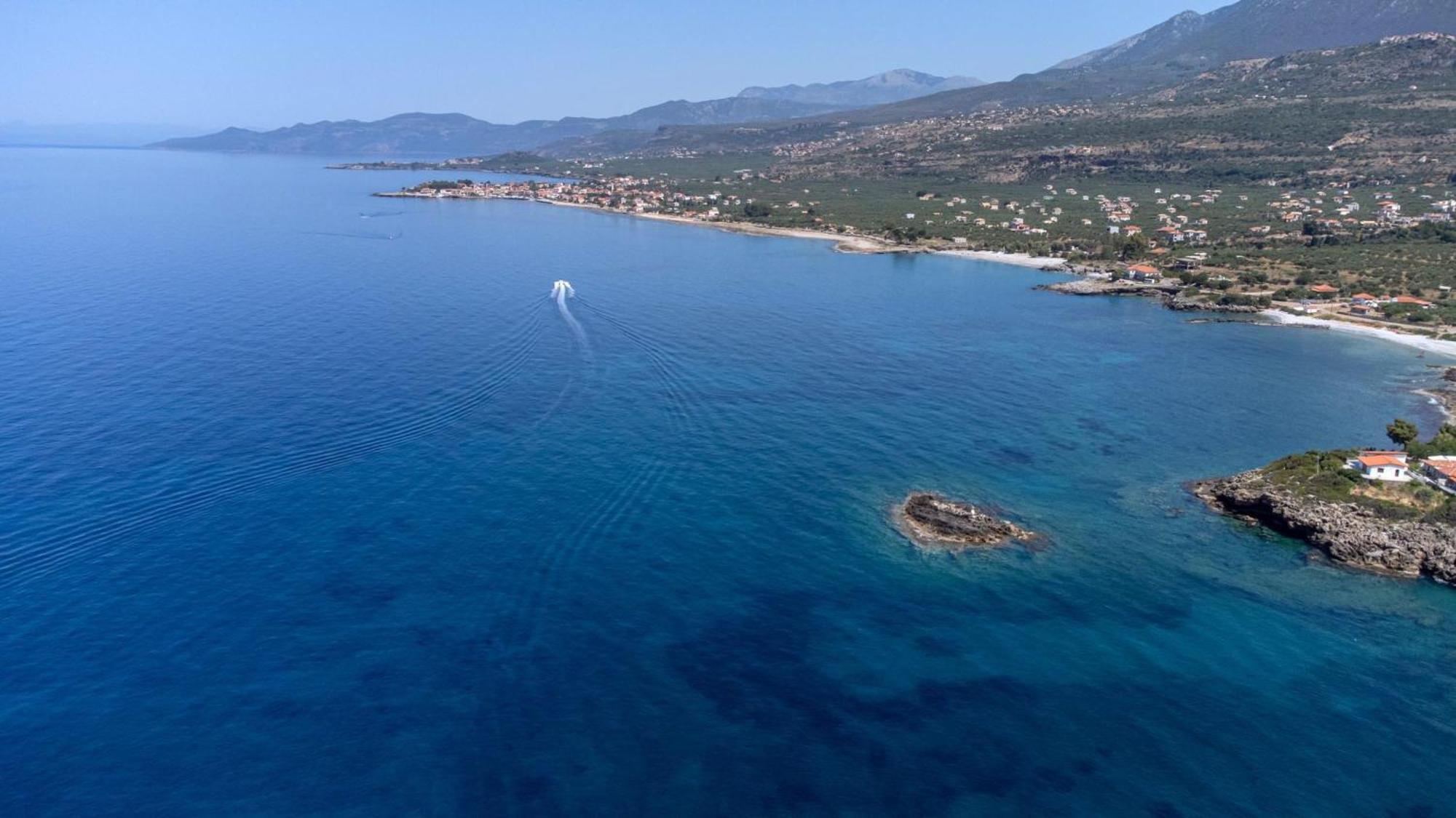 Mani Suites Agios Nikolaos  Exterior photo